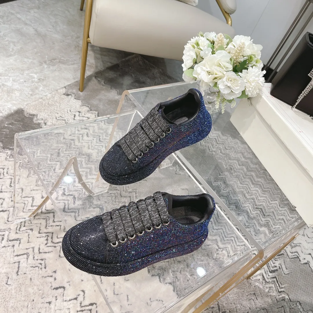 👟👟Ex-factory price 560👟👟 Men's size +10 2025SS McQueen crystal inlaid large and small diamond casual shoes counter original 1:1 production Fabric: imported silk velvet + imported Czech diamonds Lining: sheepskin lining Code number: 35-41 Male 39/44